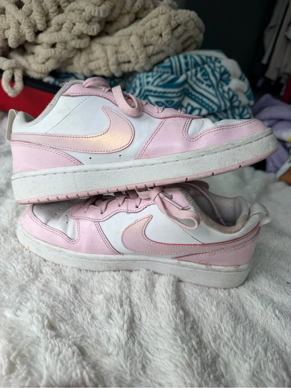 Nike youth size 6 (women 8) Sneakers in Pink & White with Iridescent Swoosh